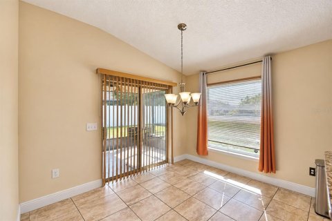 House in Poinciana, Florida 3 bedrooms, 120.77 sq.m. № 2393765 - photo 13