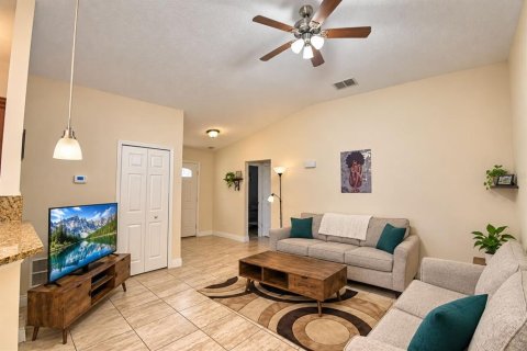 House in Poinciana, Florida 3 bedrooms, 120.77 sq.m. № 2393765 - photo 4