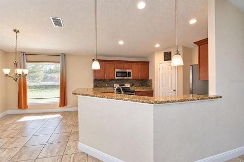 House in Poinciana, Florida 3 bedrooms, 120.77 sq.m. № 2393765 - photo 6
