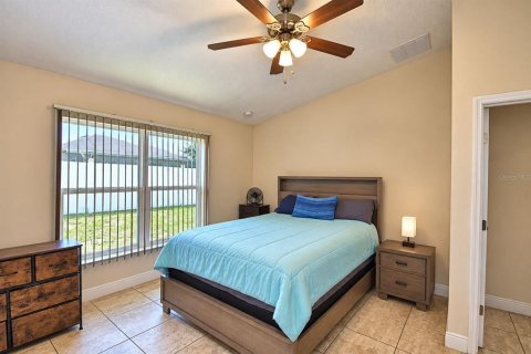 House in Poinciana, Florida 3 bedrooms, 120.77 sq.m. № 2393765 - photo 15