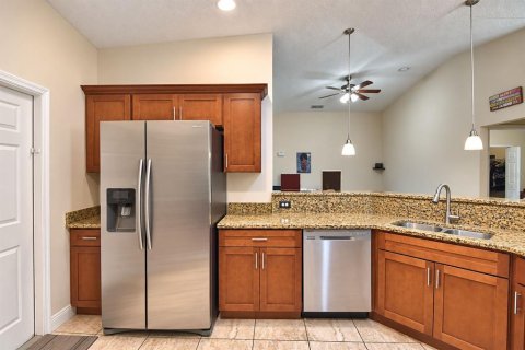 House in Poinciana, Florida 3 bedrooms, 120.77 sq.m. № 2393765 - photo 9