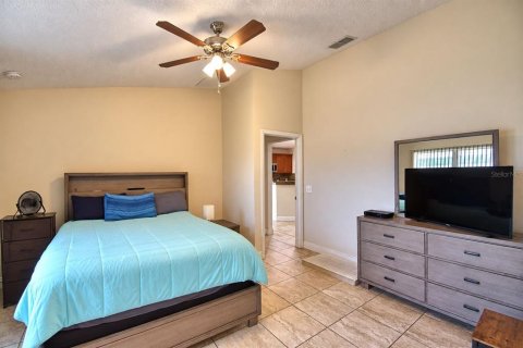 House in Poinciana, Florida 3 bedrooms, 120.77 sq.m. № 2393765 - photo 16