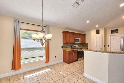 House in Poinciana, Florida 3 bedrooms, 120.77 sq.m. № 2393765 - photo 11