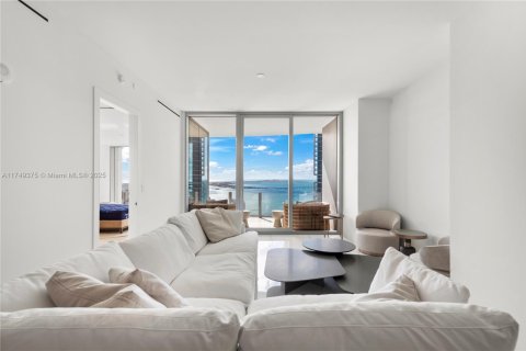 Condo in Miami, Florida, 3 bedrooms № 1983439 - photo 20