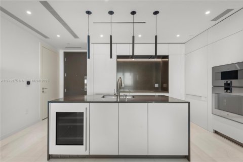 Condo in Miami, Florida, 3 bedrooms № 1983439 - photo 15