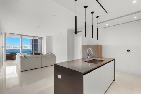 Condo in Miami, Florida, 3 bedrooms № 1983439 - photo 17