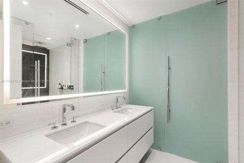 Condo in Miami, Florida, 3 bedrooms № 1983439 - photo 7