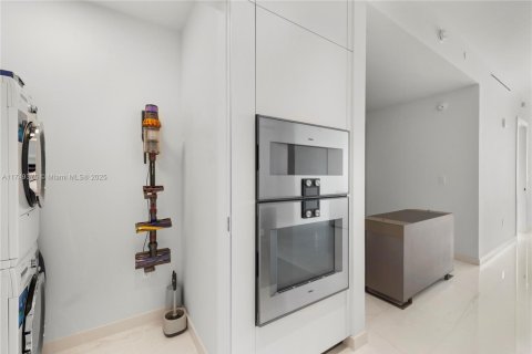 Condo in Miami, Florida, 3 bedrooms № 1983439 - photo 18