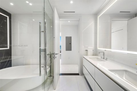 Condo in Miami, Florida, 3 bedrooms № 1983439 - photo 8