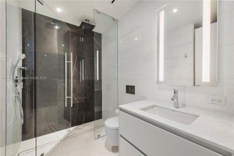 Condo in Miami, Florida, 3 bedrooms № 1983439 - photo 14