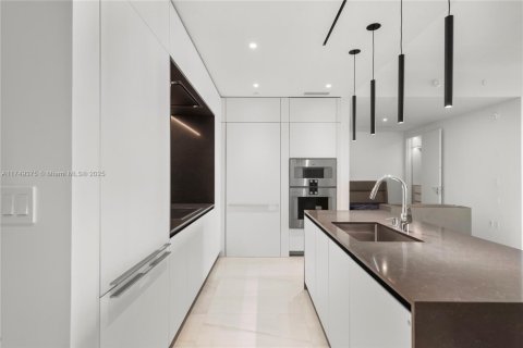 Condo in Miami, Florida, 3 bedrooms № 1983439 - photo 16