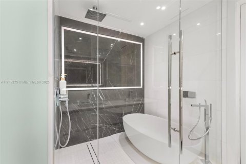 Condo in Miami, Florida, 3 bedrooms № 1983439 - photo 6