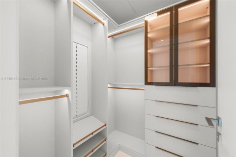 Condo in Miami, Florida, 3 bedrooms № 1983439 - photo 5