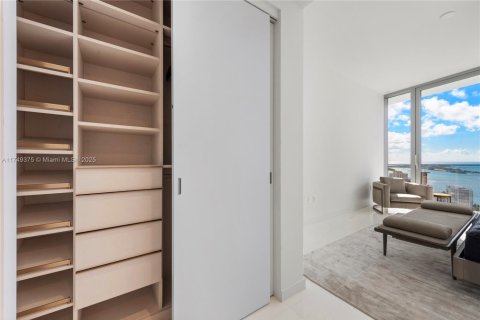 Condo in Miami, Florida, 3 bedrooms № 1983439 - photo 4