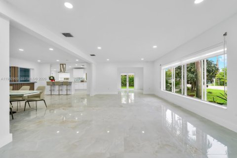 Villa ou maison à louer à Miami Beach, Floride: 4 chambres, 312.34 m2 № 2043475 - photo 3