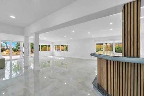 Villa ou maison à louer à Miami Beach, Floride: 4 chambres, 312.34 m2 № 2043475 - photo 11