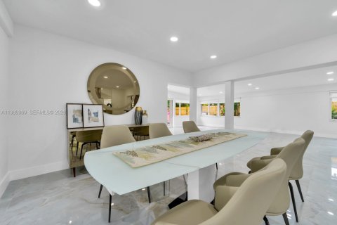 Villa ou maison à louer à Miami Beach, Floride: 4 chambres, 312.34 m2 № 2043475 - photo 9