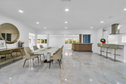 Villa ou maison à louer à Miami Beach, Floride: 4 chambres, 312.34 m2 № 2043475 - photo 7