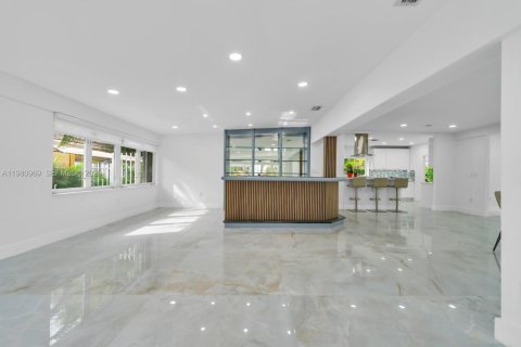 Villa ou maison à louer à Miami Beach, Floride: 4 chambres, 312.34 m2 № 2043475 - photo 14
