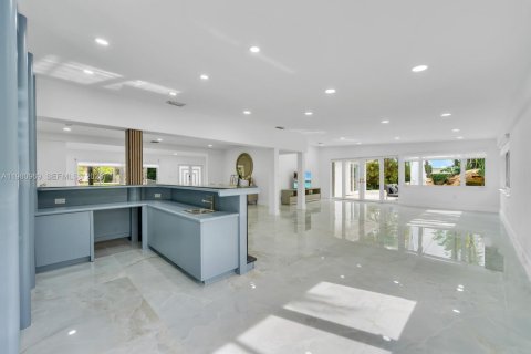 Villa ou maison à louer à Miami Beach, Floride: 4 chambres, 312.34 m2 № 2043475 - photo 13