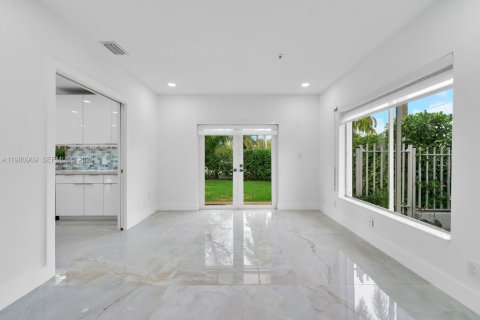 Villa ou maison à louer à Miami Beach, Floride: 4 chambres, 312.34 m2 № 2043475 - photo 6