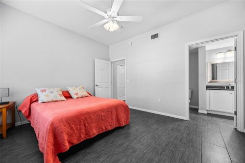 Condominio en venta en Gainesville, Florida, 2 dormitorios, 101.08 m2 № 1626158 - foto 4
