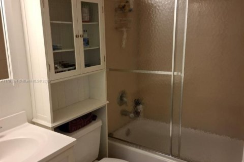 Condo in Sunrise, Florida, 1 bedroom  № 1863164 - photo 11
