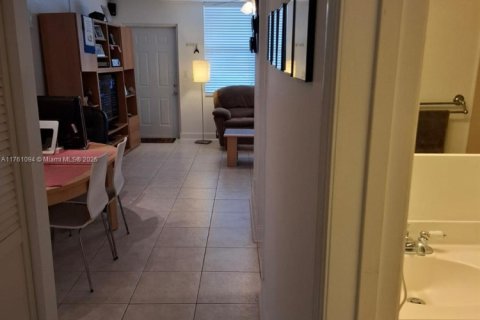 Condo in Sunrise, Florida, 1 bedroom  № 1863164 - photo 10