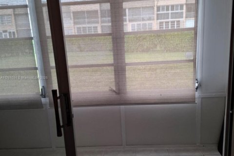 Condo in Sunrise, Florida, 1 bedroom  № 1863164 - photo 16