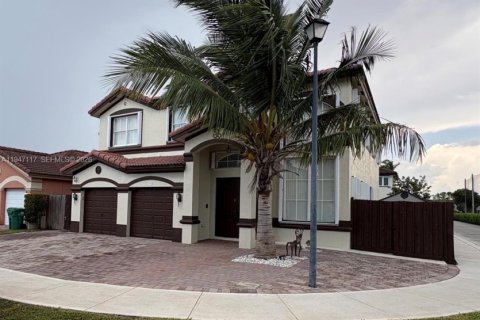 House in Miami, Florida 4 bedrooms, 241.17 sq.m. № 2003267