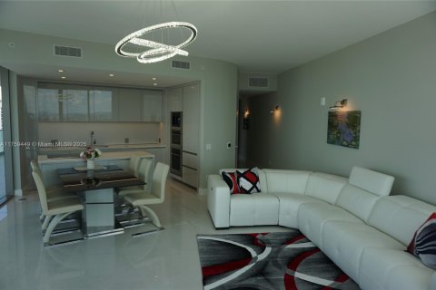 Condominio en venta en Sunny Isles Beach, Florida, 2 dormitorios, 112.78 m2 № 1977734 - foto 11