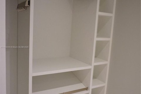 Condominio en venta en Sunny Isles Beach, Florida, 2 dormitorios, 112.78 m2 № 1977734 - foto 27