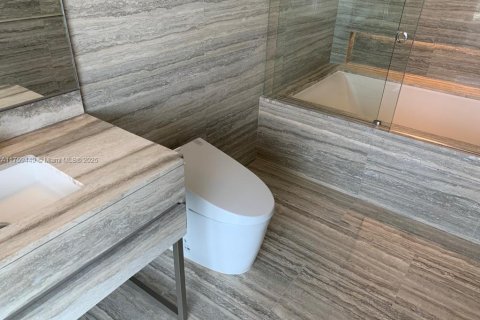 Condominio en venta en Sunny Isles Beach, Florida, 2 dormitorios, 112.78 m2 № 1977734 - foto 29