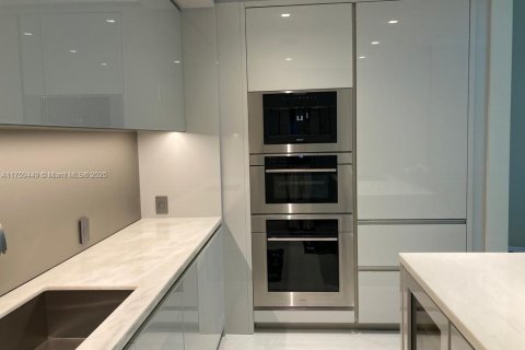 Condominio en venta en Sunny Isles Beach, Florida, 2 dormitorios, 112.78 m2 № 1977734 - foto 14