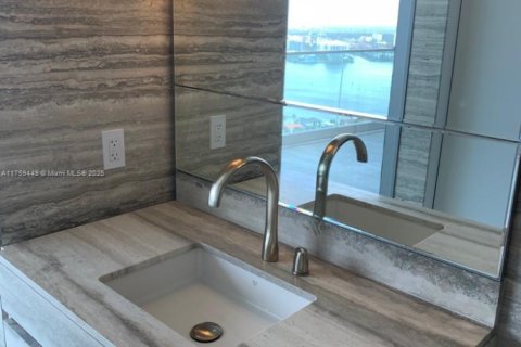 Condominio en venta en Sunny Isles Beach, Florida, 2 dormitorios, 112.78 m2 № 1977734 - foto 28