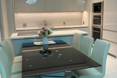 Condominio en venta en Sunny Isles Beach, Florida, 2 dormitorios, 112.78 m2 № 1977734 - foto 15