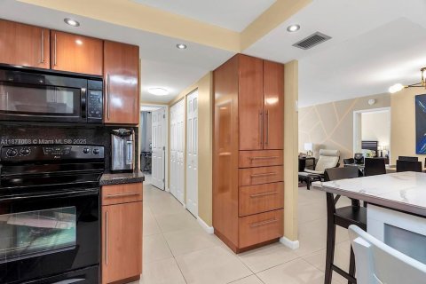 Condominio en venta en Sunny Isles Beach, Florida, 2 dormitorios, 100.98 m2 № 1982482 - foto 10