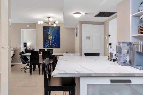 Condominio en venta en Sunny Isles Beach, Florida, 2 dormitorios, 100.98 m2 № 1982482 - foto 8