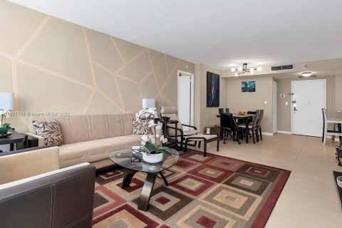 Condominio en venta en Sunny Isles Beach, Florida, 2 dormitorios, 100.98 m2 № 1982482 - foto 13