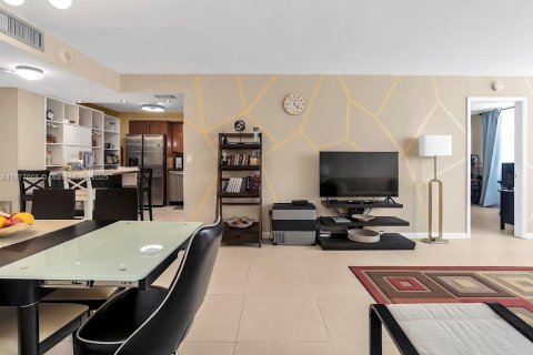 Condominio en venta en Sunny Isles Beach, Florida, 2 dormitorios, 100.98 m2 № 1982482 - foto 12