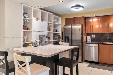 Condominio en venta en Sunny Isles Beach, Florida, 2 dormitorios, 100.98 m2 № 1982482 - foto 5