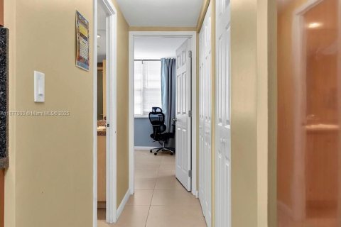 Condominio en venta en Sunny Isles Beach, Florida, 2 dormitorios, 100.98 m2 № 1982482 - foto 26