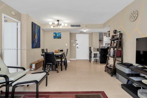 Condominio en venta en Sunny Isles Beach, Florida, 2 dormitorios, 100.98 m2 № 1982482 - foto 14