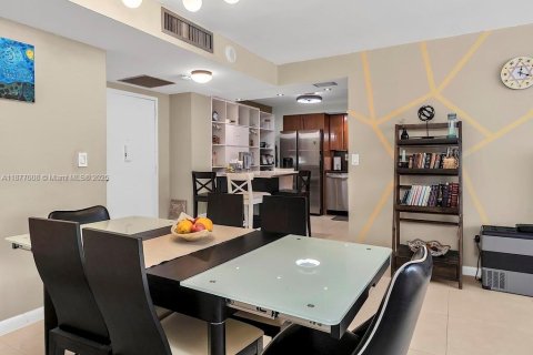 Condominio en venta en Sunny Isles Beach, Florida, 2 dormitorios, 100.98 m2 № 1982482 - foto 7