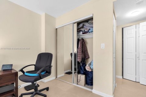 Condominio en venta en Sunny Isles Beach, Florida, 2 dormitorios, 100.98 m2 № 1982482 - foto 25