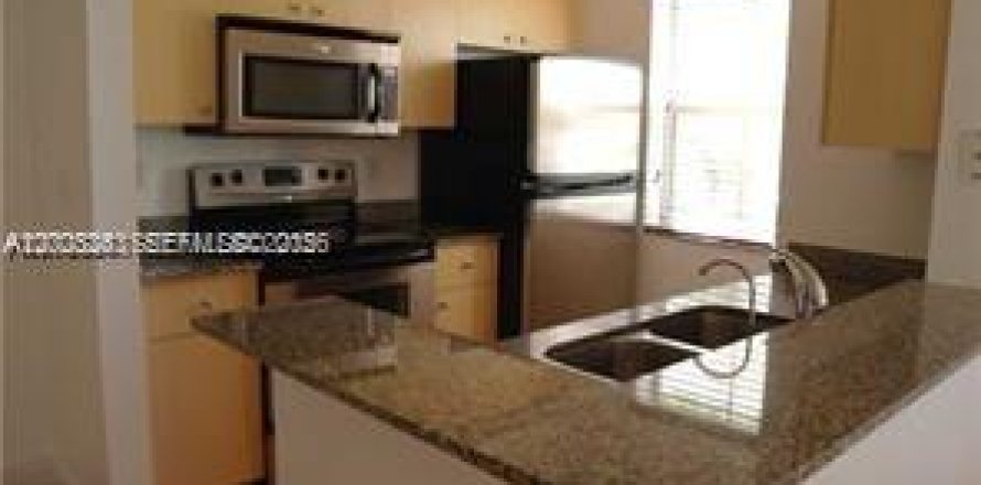 Condominio en Miramar, Florida, 1 dormitorio  № 2066585