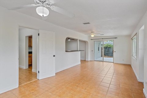 House in Bradenton, Florida 2 bedrooms, 135.17 sq.m. № 1543142 - photo 15