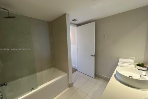Copropriété à louer à Hallandale Beach, Floride: 2 chambres, 95.5 m2 № 1860021 - photo 7