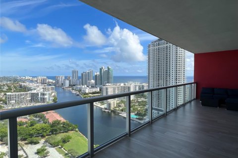 Copropriété à louer à Hallandale Beach, Floride: 2 chambres, 95.5 m2 № 1860021 - photo 2