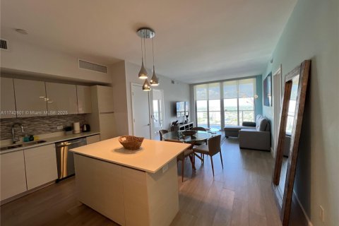 Copropriété à louer à Hallandale Beach, Floride: 2 chambres, 95.5 m2 № 1860021 - photo 1